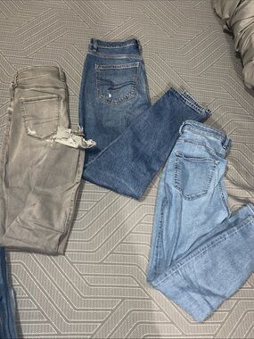 BUNDLE OF WOMENS JEANS